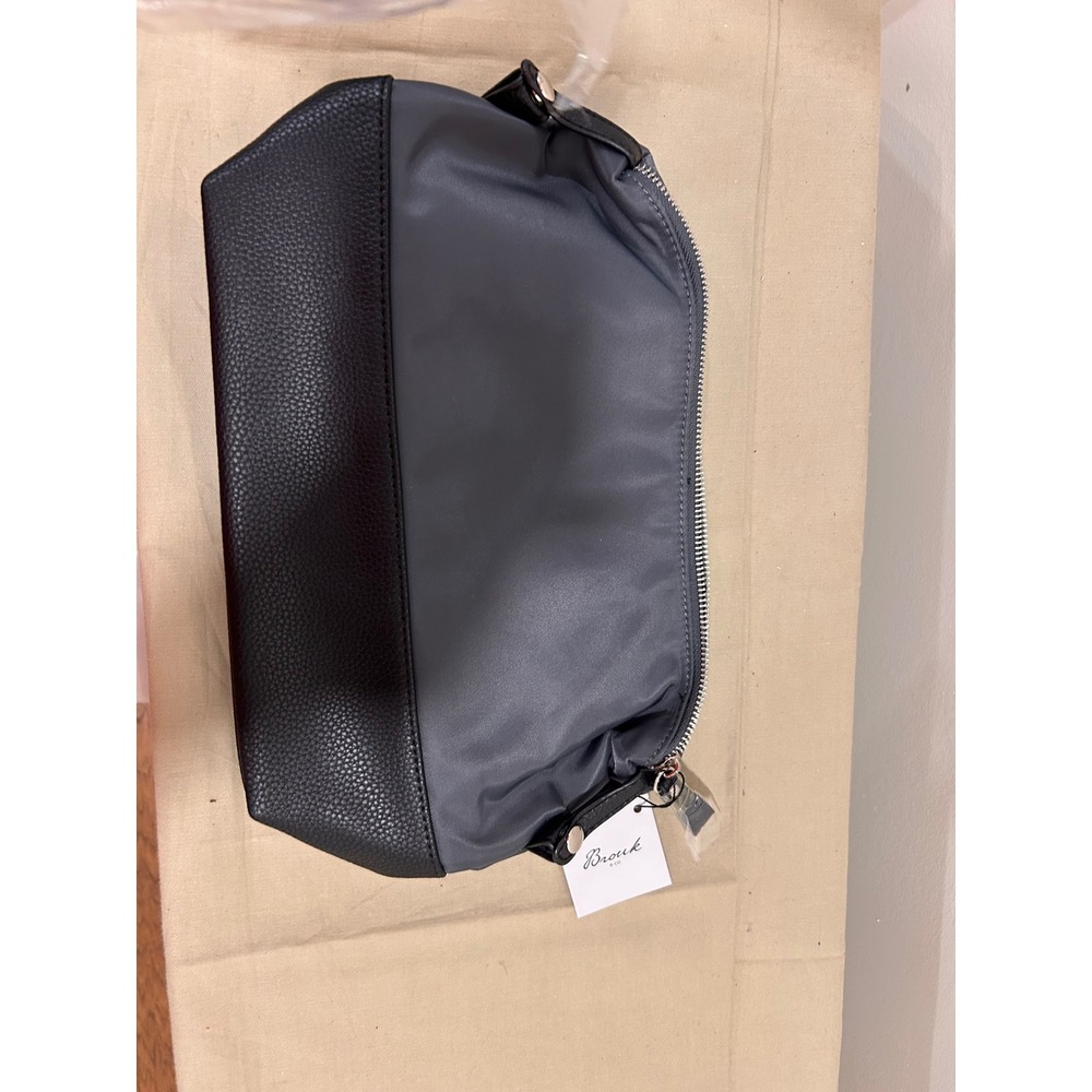 Brouk & Co. Two-Tone Nylon and Vegan Leather Toiletry Bag Grey Black - Picture 4 of 4